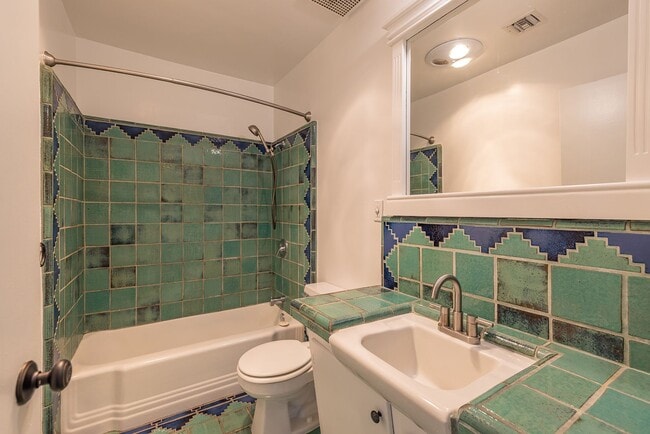 Building Photo - Prime Ojai Location!