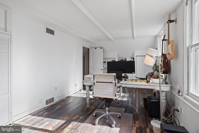Building Photo - 206 Grove Ave