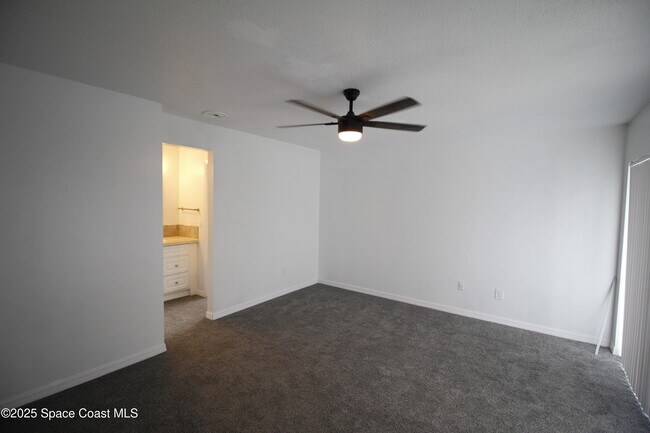 Building Photo - 3002 Edgewood Dr NE