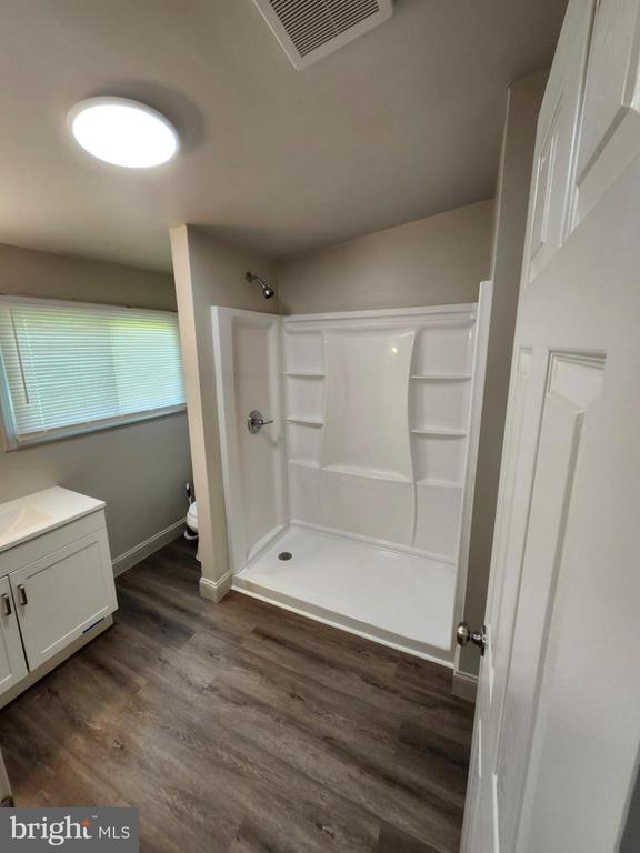 Building Photo - 84 Carpenter St