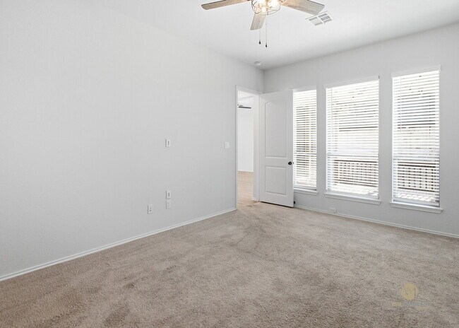 Building Photo - "Spacious 4-Bedroom Sanctuary in San Antonio - 1996 Sq Ft of Comfort and Style!"