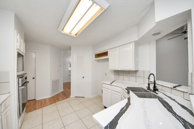 Building Photo - 3611 Bee Bayou Ln