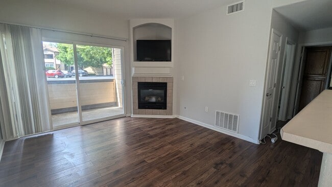 Building Photo - SUPER NICE 2-BDRM, 2-BATH MAIN LEVEL CONDO...