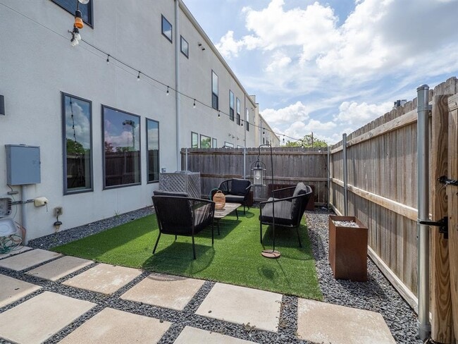 Building Photo - 6409 Berkman Dr