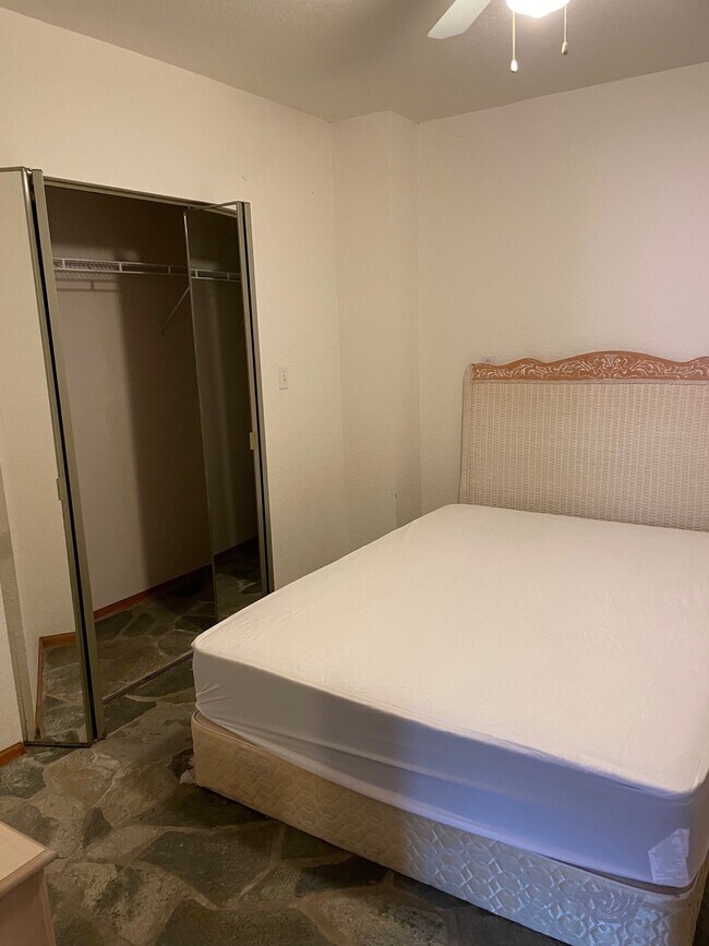 Bed 1 - 6519 Louise Ct