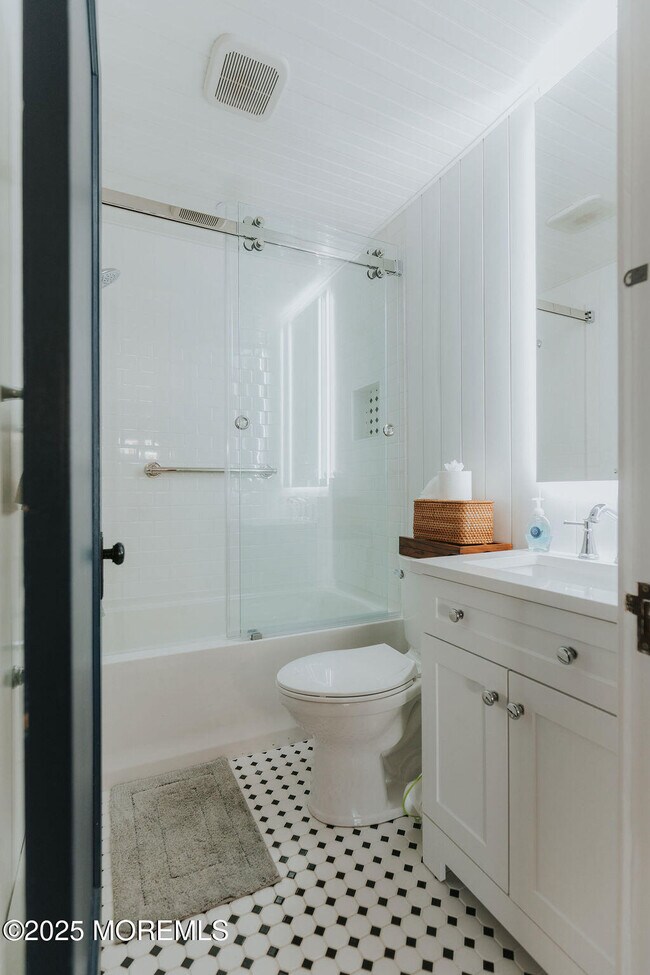 Building Photo - 35 12th Ave