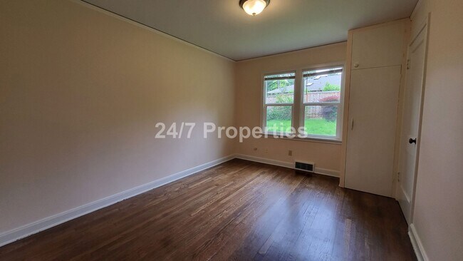 Building Photo - Charming 3BD | 2BA Cottage + Bonus Room - ...