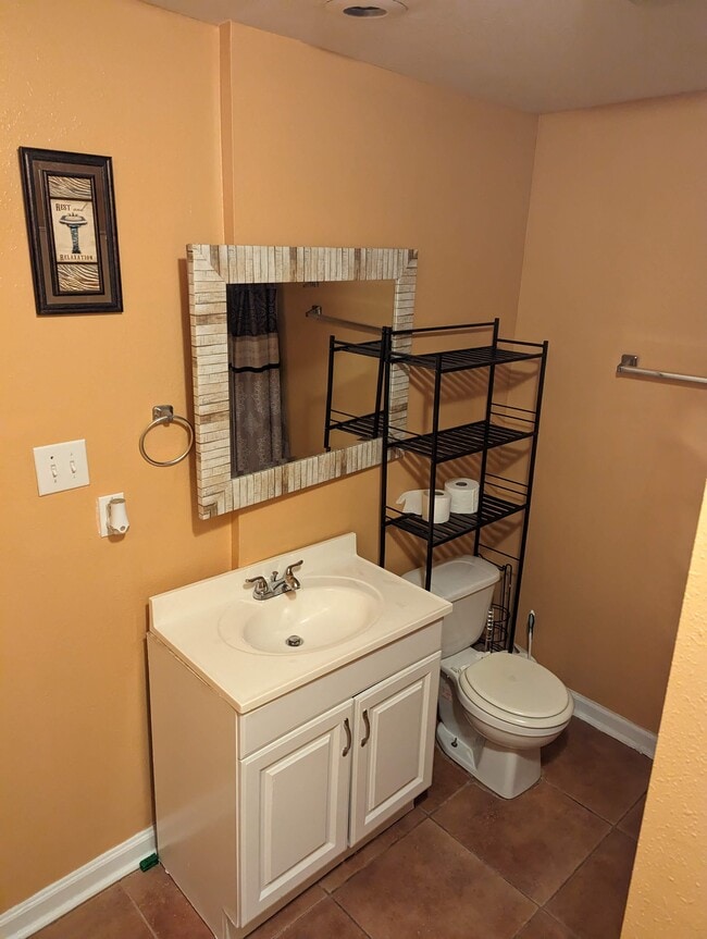 Building Photo - 6335 Franklin Ave