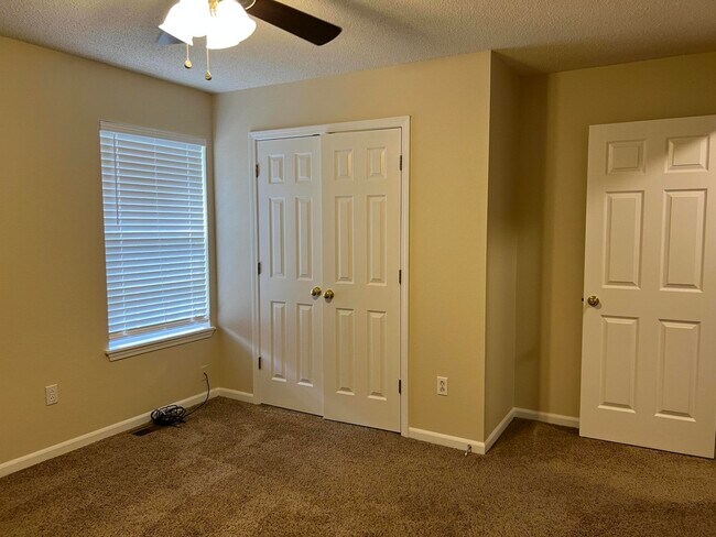 Building Photo - 302 Nikki Way