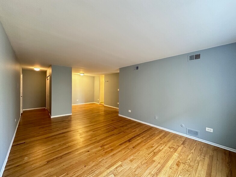 Building Photo - 1515 W Morse Ave