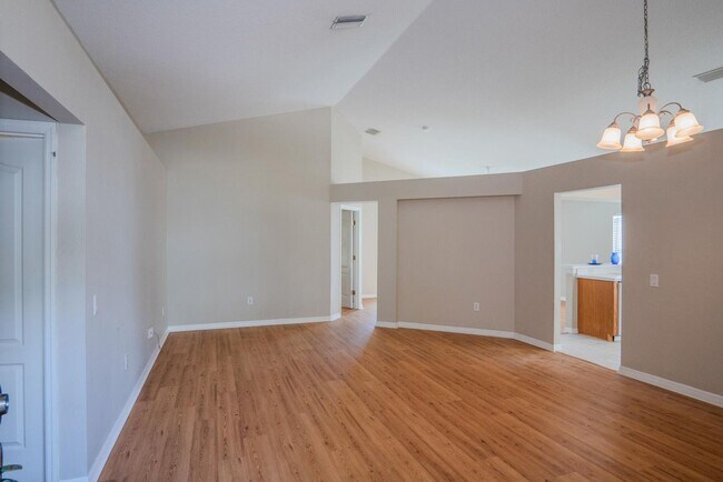 Building Photo - 10815 Lakeside Vista Dr