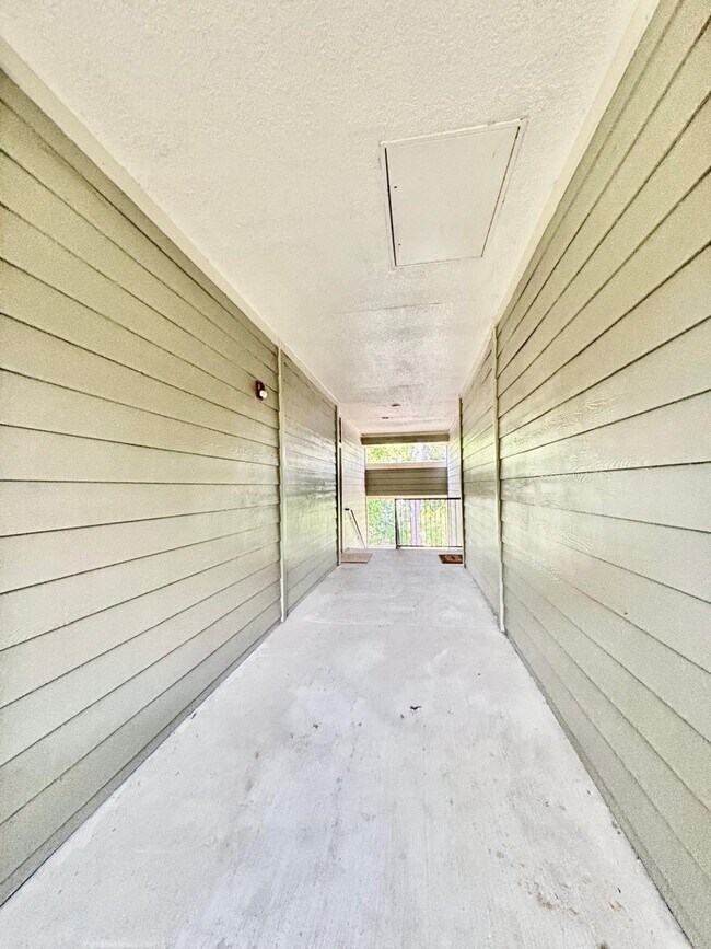 Building Photo - 10440 Deerwood Rd
