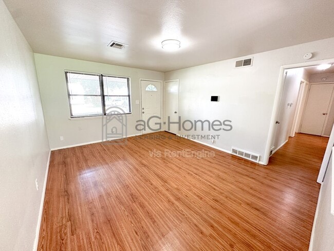 Building Photo - 4722 SE 27th St