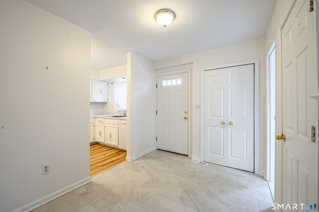 Building Photo - 42 Monticello Dr