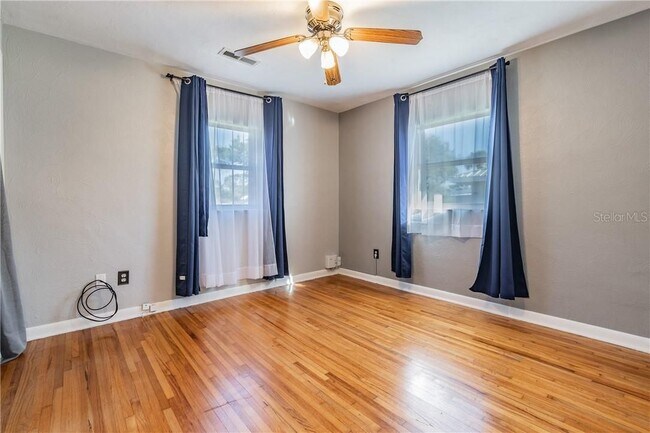 Building Photo - 5418 Riverhills Dr