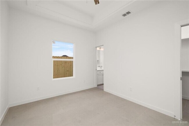 Building Photo - 614 Sonny Dr