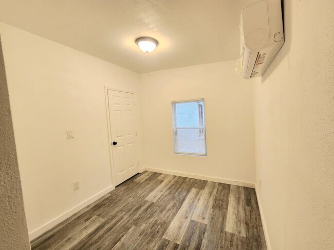 Building Photo - 1546 Moonflower St