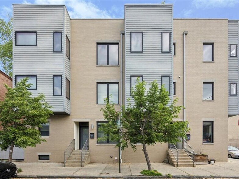 Building Photo - 928 S 15th St