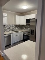 Building Photo - 2940 Oleander Dr