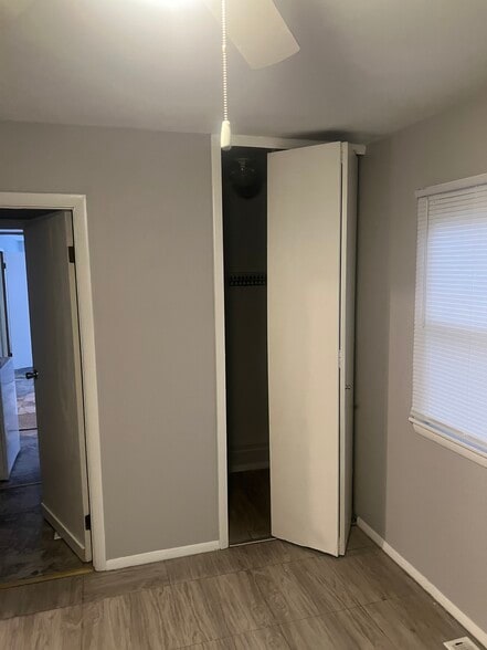 Building Photo - 505 W 53rd Ave