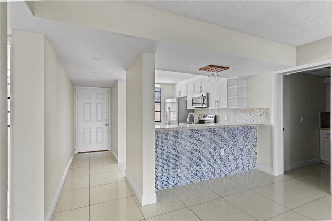 Building Photo - 1719 Whitehall Dr