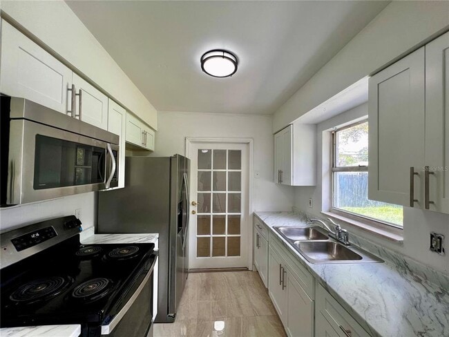 Building Photo - 2848 Empire Pl