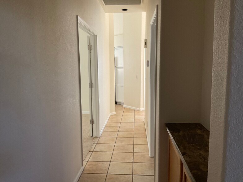 Building Photo - 4307 E South Fork Dr