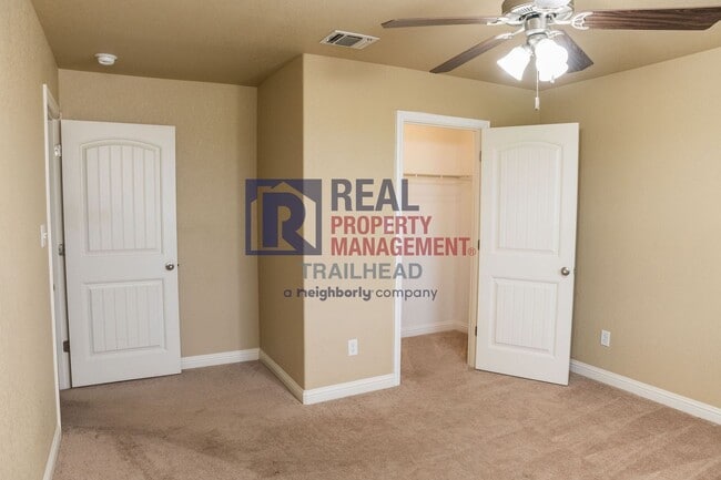 Building Photo - 905 Dart Ct