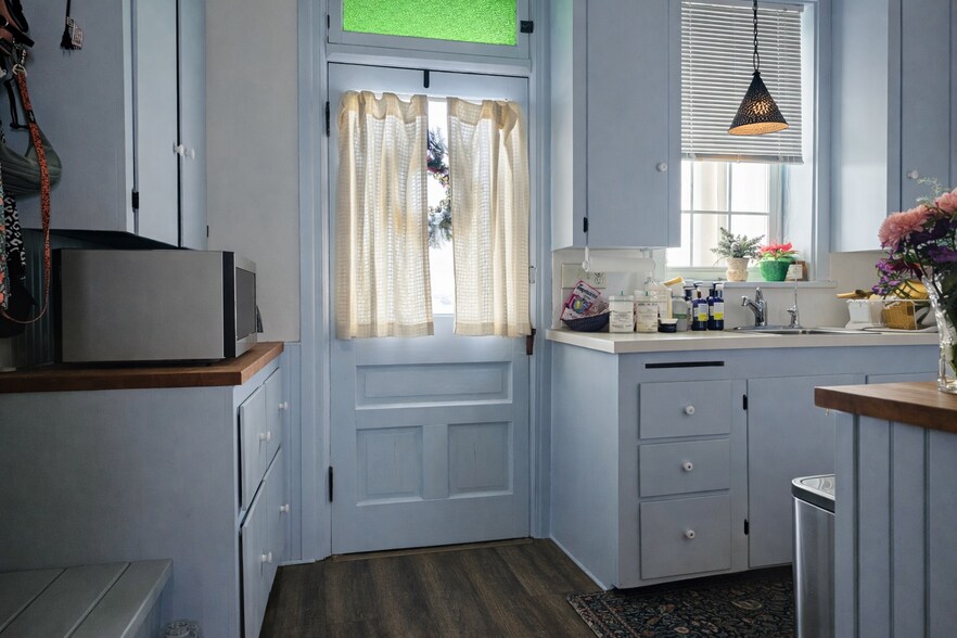 Building Photo - 397 Charlestown Rd