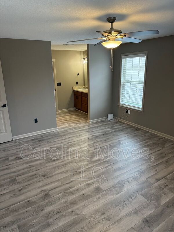 Building Photo - 208 Sleepy River Rd