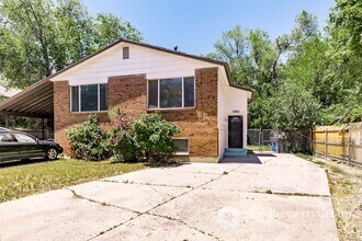 Building Photo - Updated Duplex In Great West Valley Area
