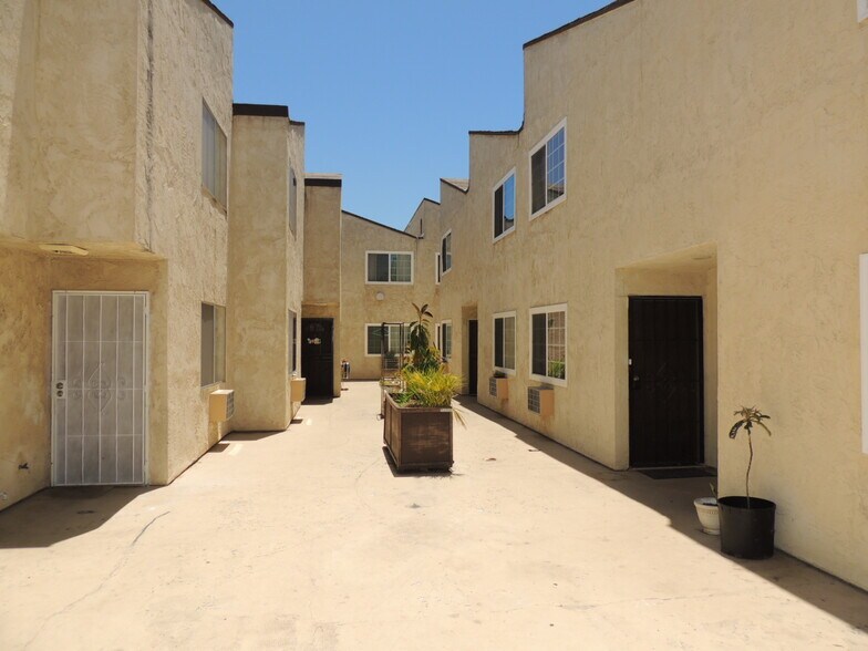 Building Photo - 1127 D Ave