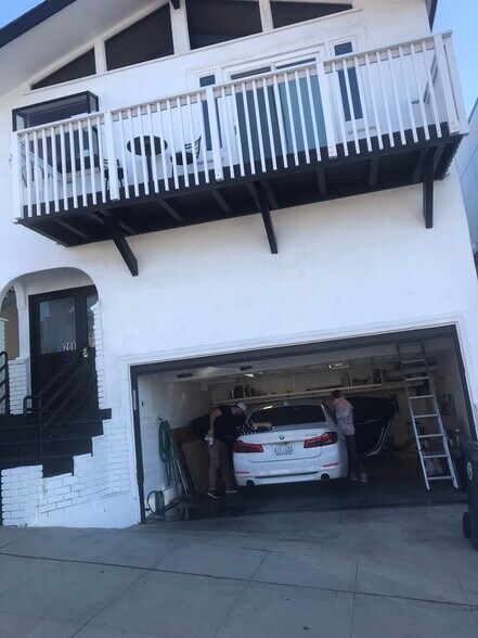 Building Photo - 208 Marine Ave