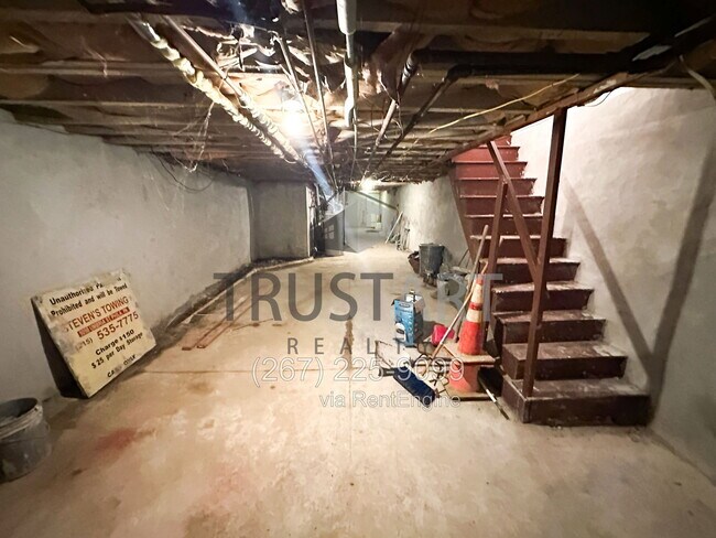 Building Photo - 2114 W Pacific St
