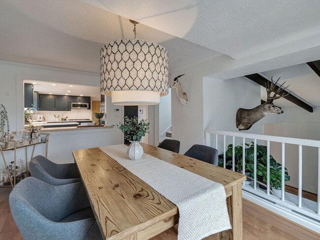 Building Photo - Chic Urban Oasis in Hillsdale