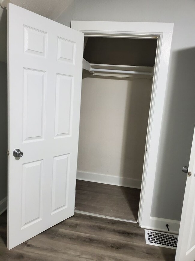 Building Photo - 164 N Lincoln Ave