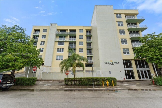 Building Photo - 1350 NW 8th Ct