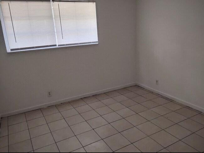 Building Photo - 301 E Arden Dr