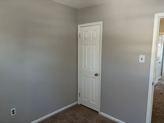 Building Photo - Renovated 3 Bed Twin Home for Rent