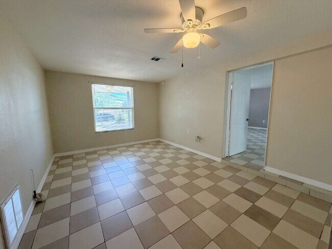 Building Photo - "Charming 3-Bed, 2-Bath on Jackson Street"