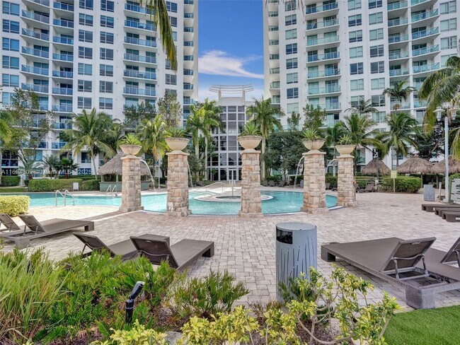 Building Photo - 2681 N Flamingo Rd