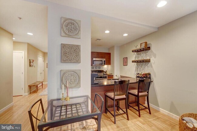 Building Photo - 934 N 3rd St