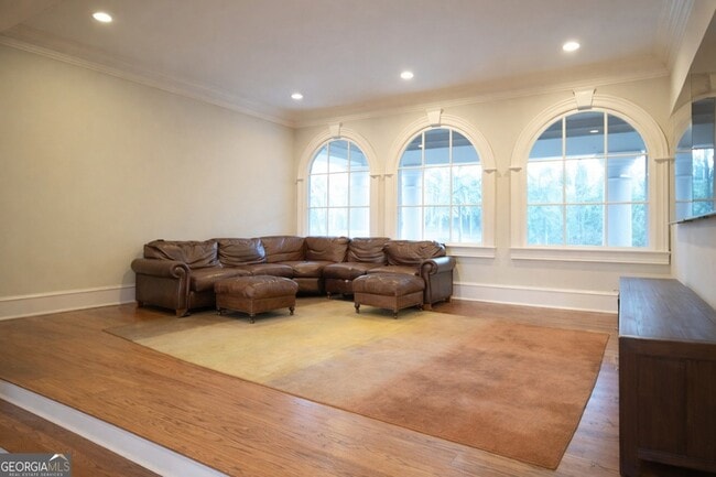 Building Photo - 453 Londonberry Rd NW