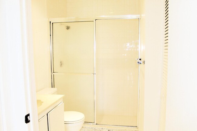 Building Photo - 5620 Queen Palm Ct