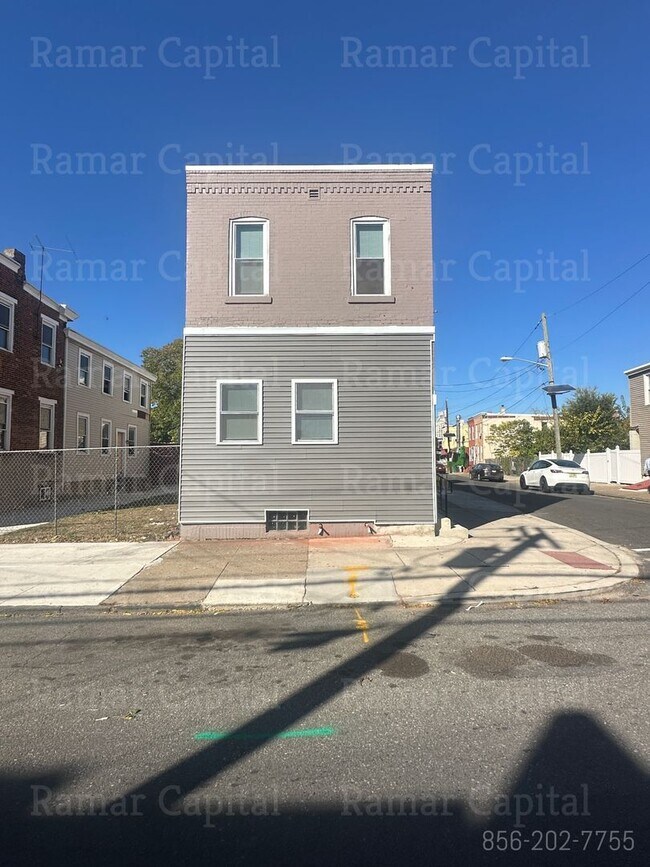 Building Photo - 451 Line St