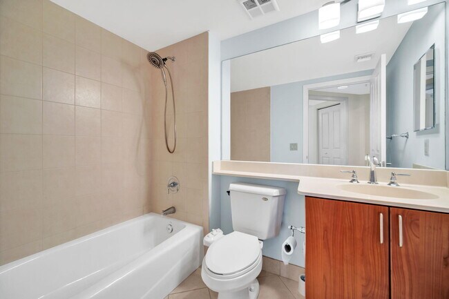 Building Photo - 401 SW 4th Ave