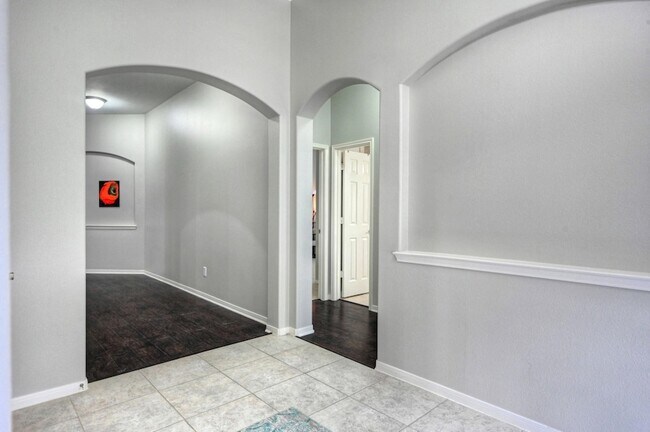 Building Photo - 7810 Oak Moss Dr