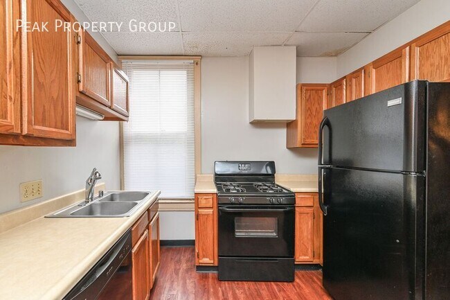Building Photo - 32 E Hollister St