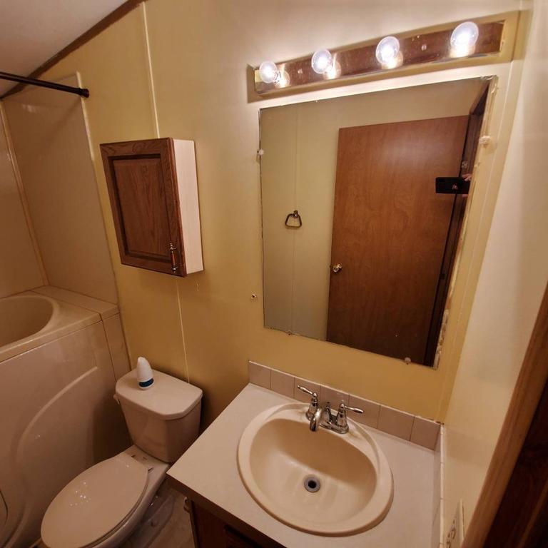 MASTER BATHROOM WITH WALK-IN TUB - 15017 Johansson Ave