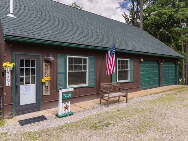 Building Photo - 429 Long Island Rd